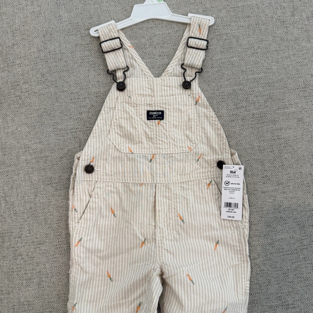 Oshkosh Carrot short overalls, 18M